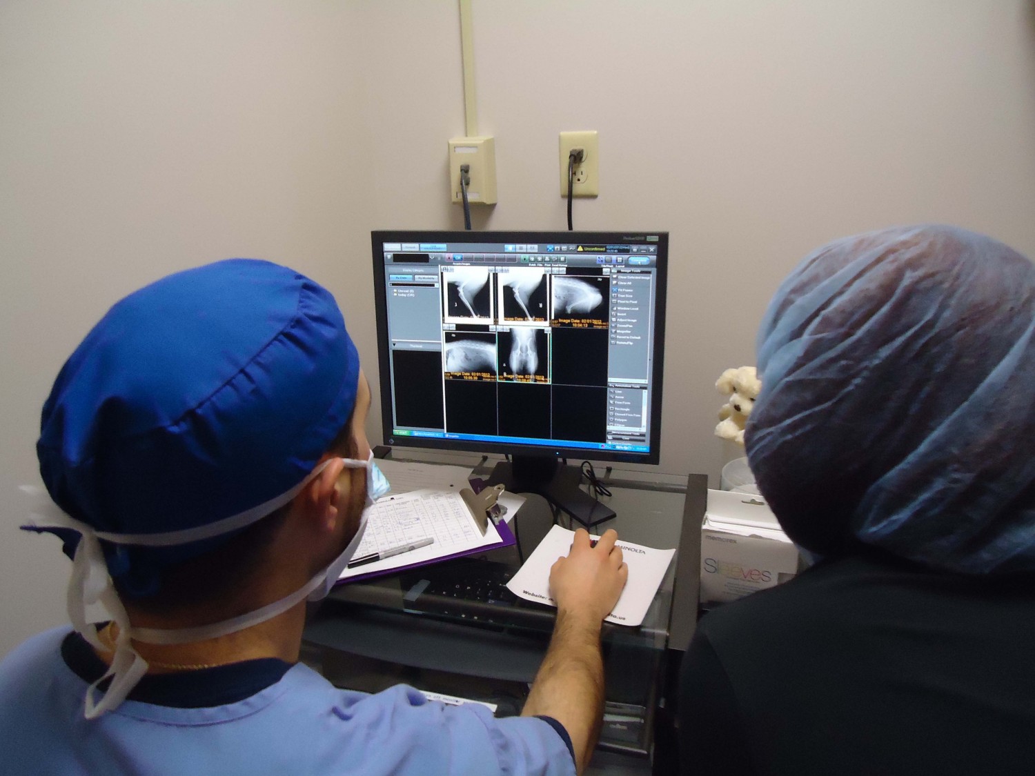 Diagnostic Imaging Telemedicine - doctors reviewing imaging screen